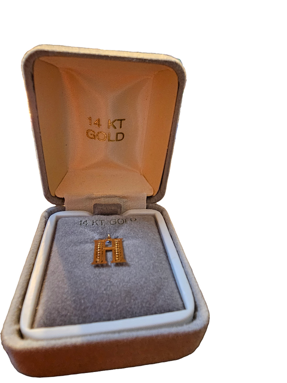 14k H pendant. - Carolina Bargain Bin