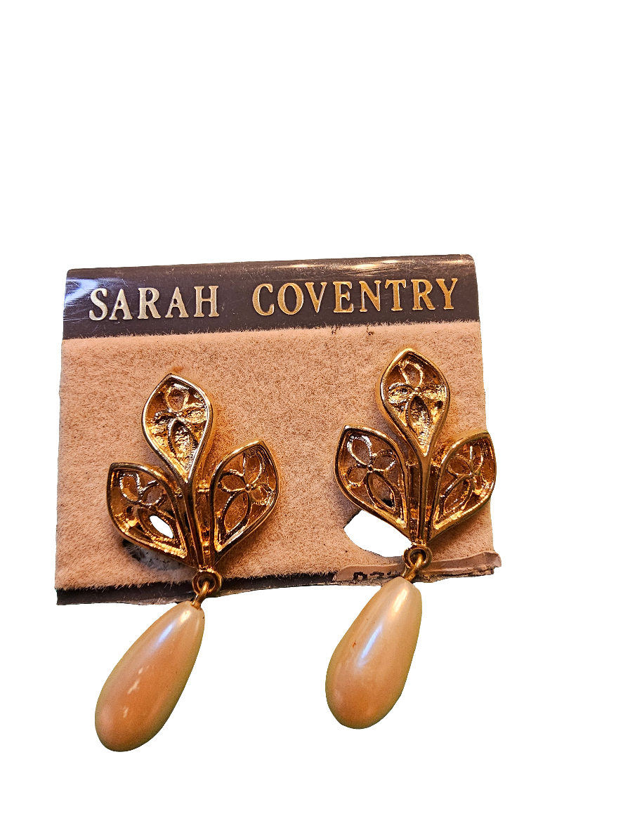 Sarah coventry earrings. - Carolina Bargain Bin