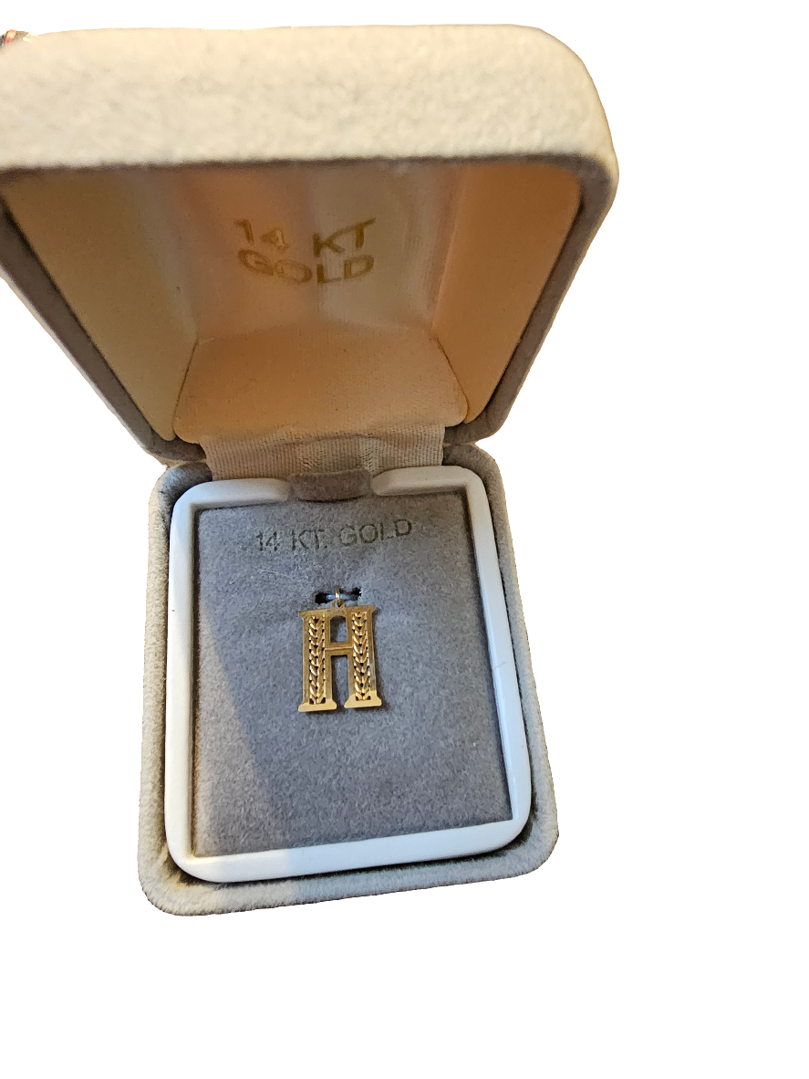 14k H pendant. - Carolina Bargain Bin